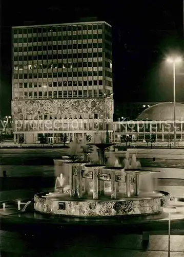 AK / Ansichtskarte Berlin Haus des Lehrers und Brunnen vom Alexanderplatz bei Nacht Kat. Berlin