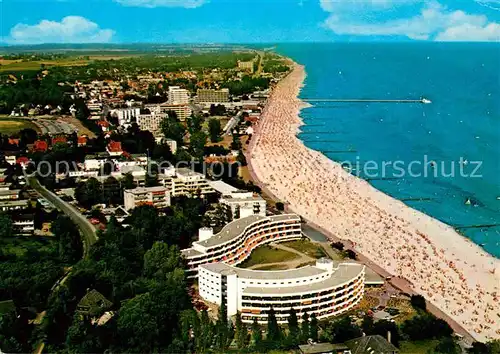 AK / Ansichtskarte Groemitz Ostseebad Hotelanlage Strand Fliegeraufnahme Kat. Groemitz