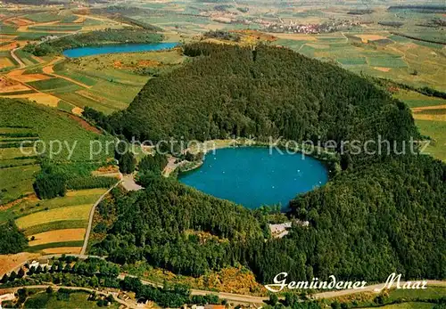 AK / Ansichtskarte Daun Eifel Gemuendener Maar mit Weinfelder Maar Fliegeraufnahme Kat. Daun