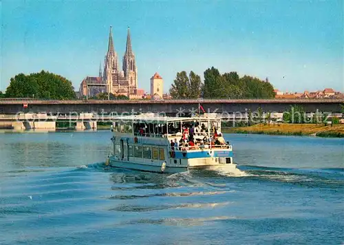 AK / Ansichtskarte Regensburg 2000jaehrige Stadt an der Donau Fahrgastschiff Ludwig der Kehlheimer Dom St Peter Kat. Regensburg