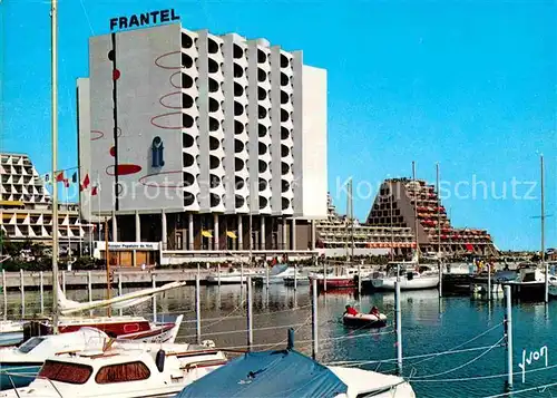 AK / Ansichtskarte La Grande Motte Les Ancrages des Bateaux Pyramides Hotel Frantel Collection Couleurs et Lumiere de France Kat. La Grande Motte