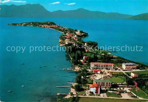 AK / Ansichtskarte Sirmione Lago di Garda Fliegeraufnahme Kat. Italien