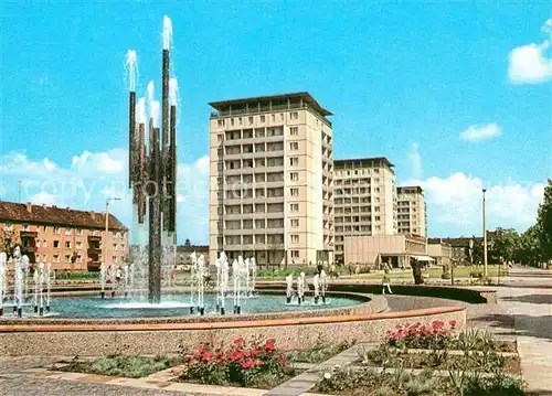 AK / Ansichtskarte Halle Saale Chemiebrunnen und Hochhaeuser in der Leninallee Kat. Halle