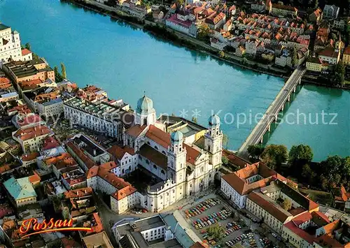 AK / Ansichtskarte Passau Fliegeraufnahme Residenzplatz Dom Domplatz Innbruecke  Kat. Passau