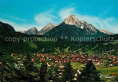 AK / Ansichtskarte Mittenwald Karwendel Tirol gegen Mieminger Wettersteinspitze Alpspitze Kat. Schwaz