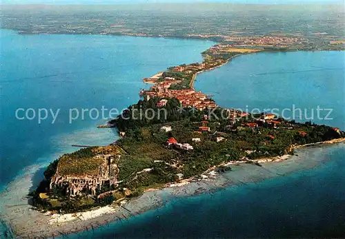 AK / Ansichtskarte Sirmione Lago di Garda Fliegeraufnahme Kat. Italien