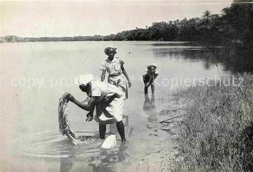 AK / Ansichtskarte Congo Belge Frauen am Fluss Haushaltsarbeiten Kat. Afrika