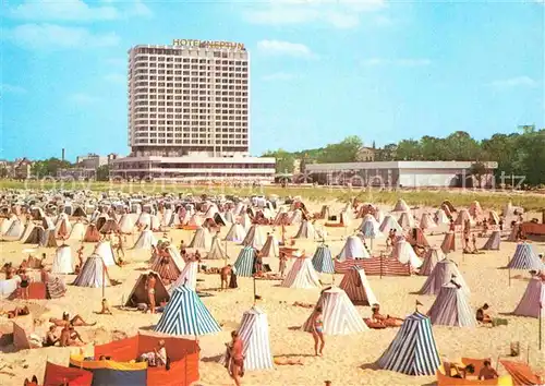 AK / Ansichtskarte Warnemuende Ostseebad Hotel Neptun Strand Kat. Rostock