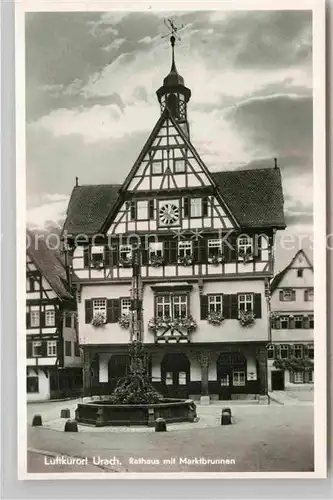 AK / Ansichtskarte Urach Bad Rathaus Marktbrunnen Fachwerk Kat. Bad Urach