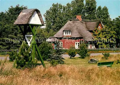 AK / Ansichtskarte Insel Amrum Sueddorf Alter Glockenturm Reetdachhaus