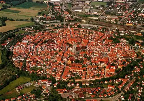 AK / Ansichtskarte Noerdlingen Stadtkern Altstadt Romantische Strasse Fliegeraufnahme Kat. Noerdlingen