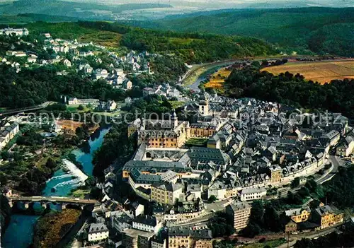 AK / Ansichtskarte Weilburg Schlossbezirk und Altstadt Fliegeraufnahme Kat. Weilburg Lahn