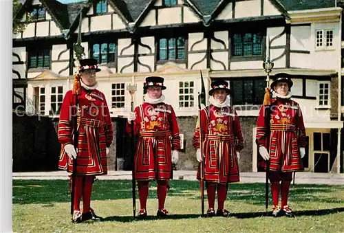 AK / Ansichtskarte Leibgarde Wache Yeomen Warders Ceremonial Dress Tower of London  Kat. Polizei