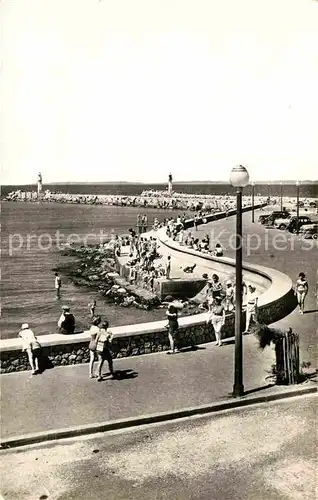 AK / Ansichtskarte Le Grau du Roi Gard Promenade sur les bords de la mer et les jetees Kat. Le Grau du Roi