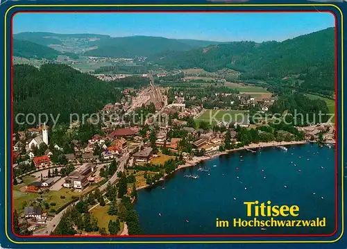 AK / Ansichtskarte Titisee Neustadt Fliegeraufnahme mit See Kat. Titisee Neustadt