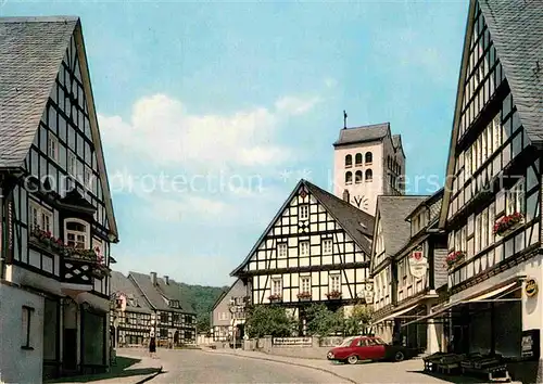 AK / Ansichtskarte Fredeburg Schmallenberg Hauptstrasse Fachwerkhaeuser Kirche Kneippkurort