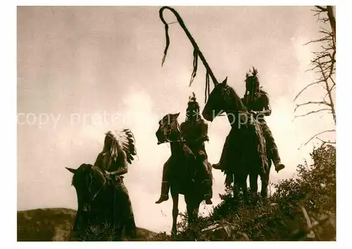 AK / Ansichtskarte Indianer Native American Apsaroke War Group 1905 Kat. Regionales