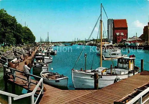 AK / Ansichtskarte Heiligenhafen Ostseebad Fischereihafen Kat. Heiligenhafen