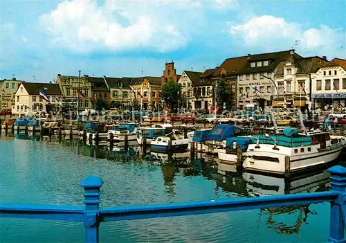 AK / Ansichtskarte Husum Nordfriesland Binnenhafen mit Schiffbruecke Kat. Husum