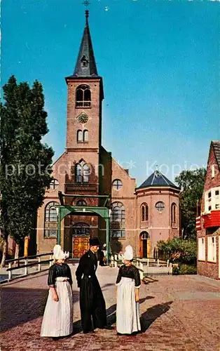 AK / Ansichtskarte Volendam Tracht und Kirche Kat. Niederlande