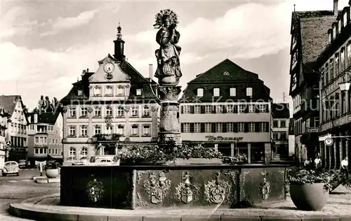 AK / Ansichtskarte Schwaebisch Gmuend Oberer Marktplatz mit Marienbrunnen und Rathaus Kat. Schwaebisch Gmuend