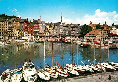 AK / Ansichtskarte Honfleur Vieux bassin Lieutenance et les facades typiques du quai Sainte Catherine Kat. Honfleur