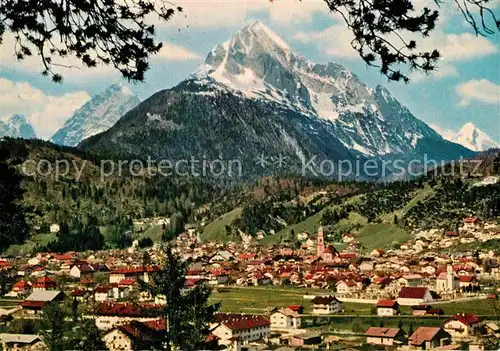 AK / Ansichtskarte Mittenwald Bayern Panorama Blick gegen Wettersteingebirge Kat. Mittenwald