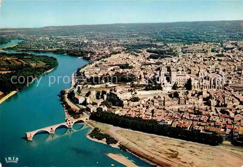 AK / Ansichtskarte Avignon Vaucluse Fliegeraufnahme mit Palais des Papes et Pont St. Benezet Kat. Avignon