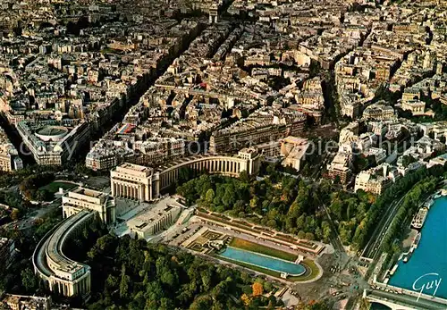 AK / Ansichtskarte Paris Place du Trocadero Palais de Chaillot Avenue Kleber Arc de triopmphe Vue aerienne Kat. Paris