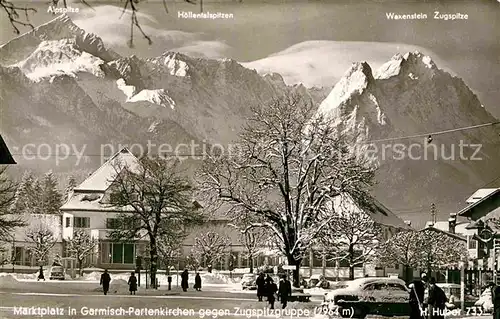 AK / Ansichtskarte Garmisch Partenkirchen Marktplatz gegen Zugspitzgruppe Wettersteingebirge Huber Karte Nr 733 Kat. Garmisch Partenkirchen