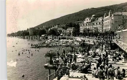 AK / Ansichtskarte Opatija Istrien Promenade Badestrand