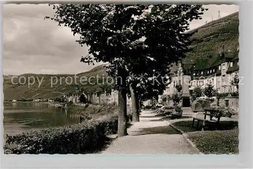 AK / Ansichtskarte Zell Mosel Parkanlage Roemischer Grabstein Kriegerdenkmal Kat. Zell (Mosel)