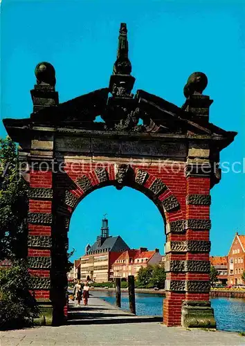 AK / Ansichtskarte Emden Ostfriesland Stadttor und Rathaus Kat. Emden