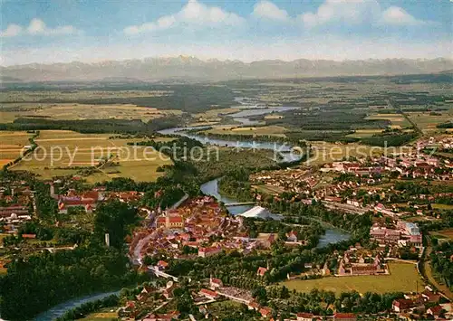 AK / Ansichtskarte Landsberg Lech Fliegeraufnahme mit Karwendel Zugspitze und Tiroler Alpen  Kat. Landsberg am Lech