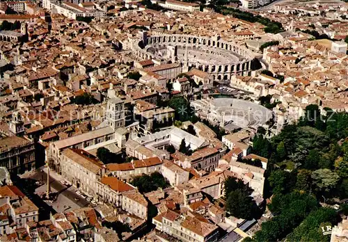 AK / Ansichtskarte Arles Bouches du Rhone Fliegeraufnahme Place de la Republique Saint Trophime Kat. Arles