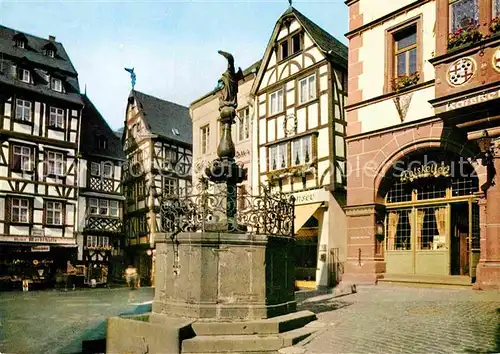 AK / Ansichtskarte Bernkastel Kues Markt Brunnen Fachwerk Kat. Bernkastel Kues