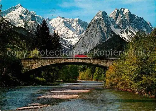 AK / Ansichtskarte Garmisch Partenkirchen Loisachbruecke gegen Zugspitzgruppe Wettersteingebirge Kat. Garmisch Partenkirchen