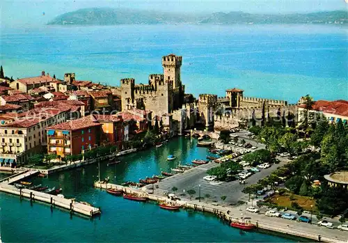 AK / Ansichtskarte Sirmione Lago di Garda Il Porto Fliegeraufnahme Kat. Italien