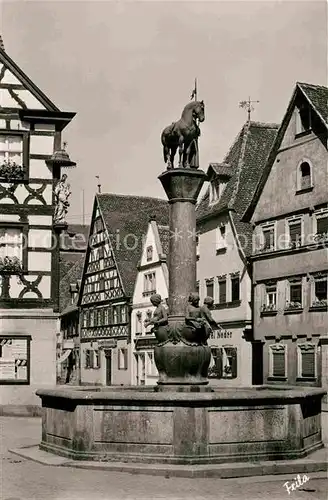 AK / Ansichtskarte Forchheim Oberfranken Kriegerbrunnen Denkmal Altstadt Fachwerkhaeuser Kat. Forchheim