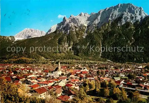 AK / Ansichtskarte Mittenwald Bayern mit Karwendelgebirge Kat. Mittenwald