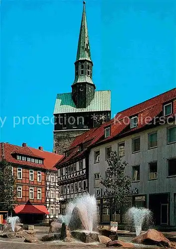 AK / Ansichtskarte Osterode Harz Wasserspiele am Kornmarkt mit Marktkirche Kat. Osterode am Harz