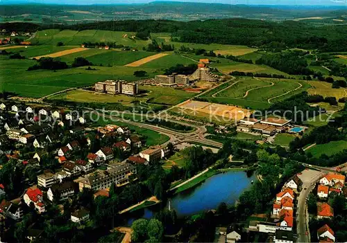 AK / Ansichtskarte Horn Bad Meinberg Kurparksee Bewegungszentrum Kliniken Fliegeraufnahme Kat. Horn Bad Meinberg