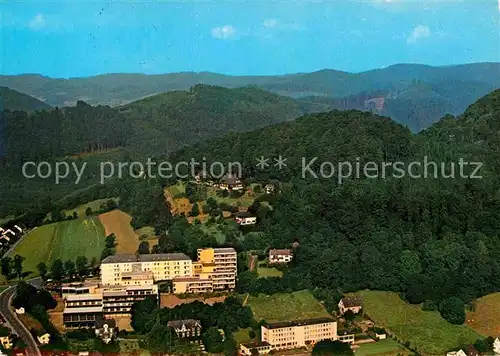 AK / Ansichtskarte Laasphe Fliegeraufnahme Schlossbergsanatorium Wittgenstein Kat. Bad Laasphe