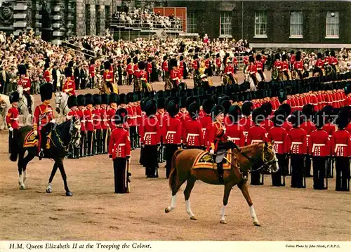 AK / Ansichtskarte Leibgarde Wache Queen Elizabeth II. Trooping of the Colour London  Kat. Polizei