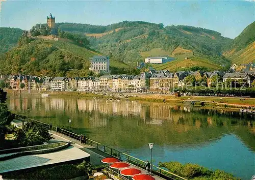 AK / Ansichtskarte Cochem Mosel Weinstadt Blick von Cond auf Moselpromenade Kat. Cochem