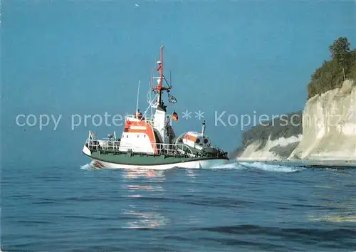 AK / Ansichtskarte Motorboote Seenotkreuzer mit Tochterboot  Kat. Schiffe