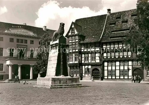 AK / Ansichtskarte Braunschweig Burgplatz mit Burgloewen Vieweghaus Kat. Braunschweig