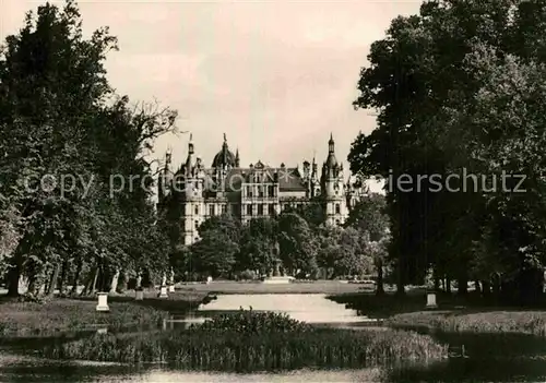 AK / Ansichtskarte Schwerin Mecklenburg Kreuzkanal mit Schloss Kat. Schwerin