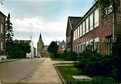 AK / Ansichtskarte Niederkruechten Dr. Lindenmann Strasse Schule Kirche  Kat. Niederkruechten