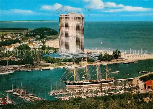 AK / Ansichtskarte Travemuende Ostseebad Hafen Hochhaus Kat. Luebeck